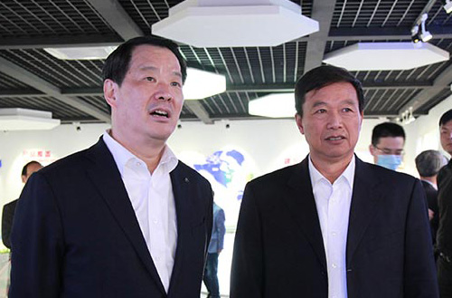 中建材總裁、中國工程院院士彭壽一行蒞臨鵬飛集團(tuán)考察